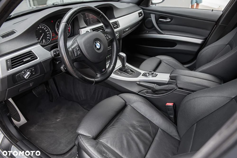 BMW Seria 3 320d xDrive DPF Touring - 15