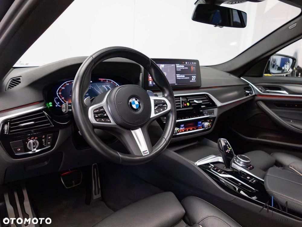 BMW Seria 5 540i xDrive - 14