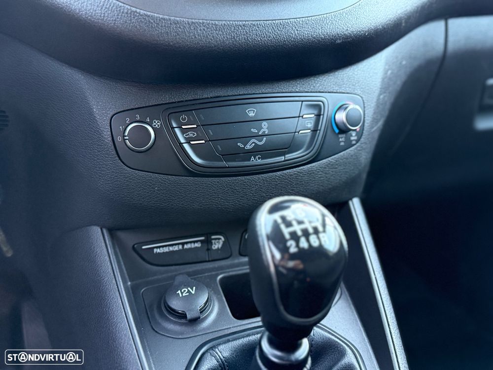 Ford Transit Courier - 18