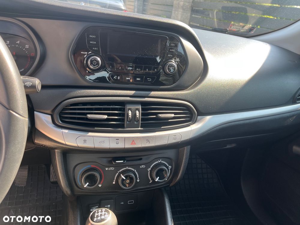 Fiat Tipo 1.4 16V Opening Edition Plus - 8