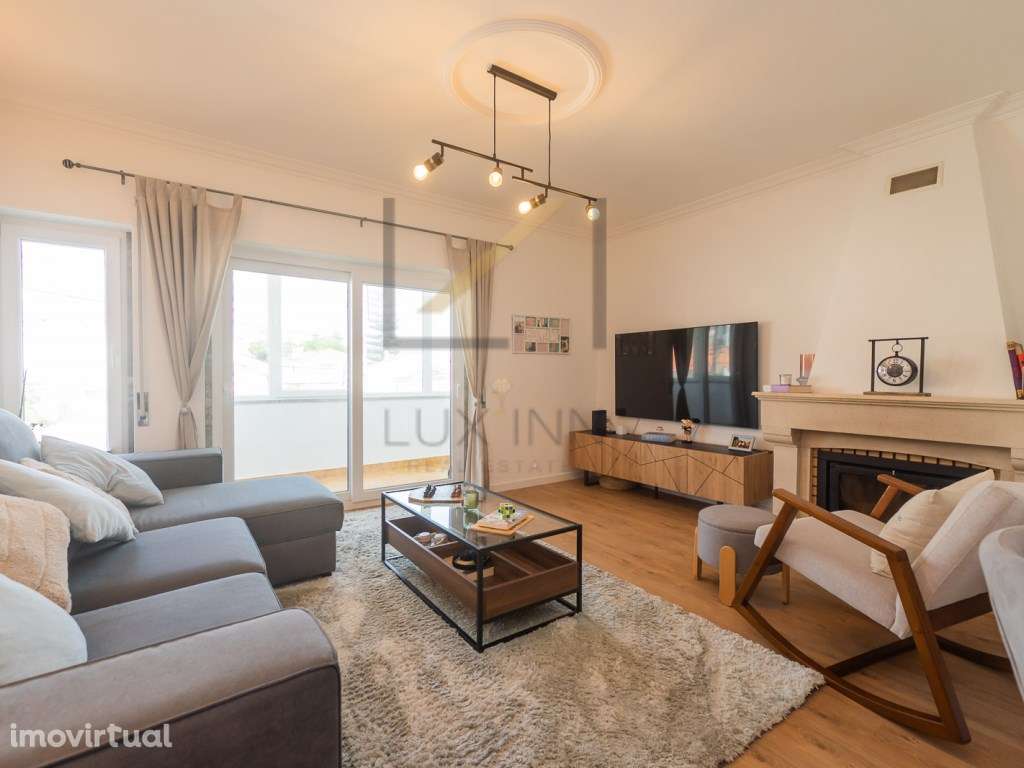 Andar de Moradia T2 + 2 Duplex Remodelado com Cave, Garagem Box e L... - Grande imagem: 4/44