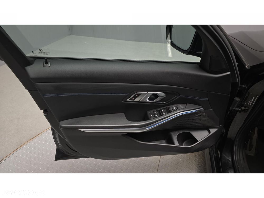 BMW Seria 3 - 17