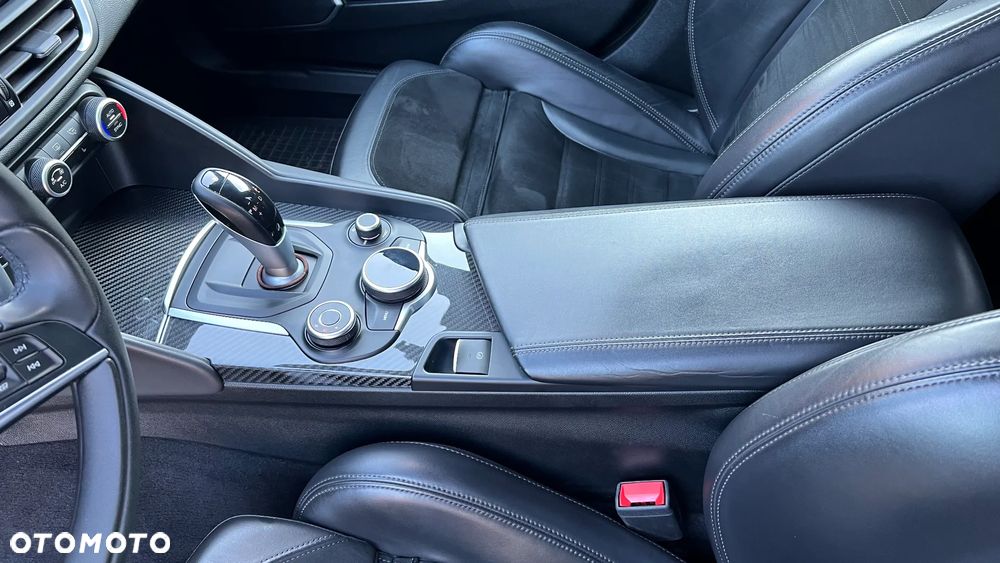 Alfa Romeo Giulia 2.0 Turbo Veloce TI Q4 - 12