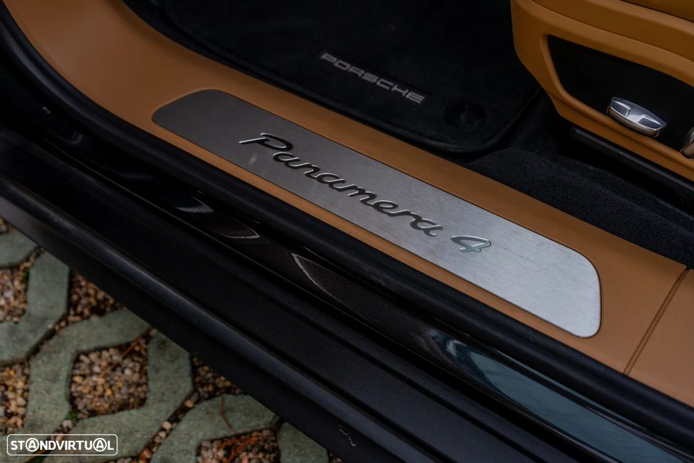 Porsche Panamera Sport Turismo 4 E-Hybrid - 26