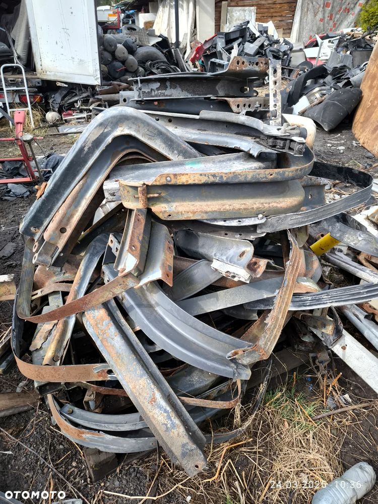 Łapy mocowania zbiornika paliwa hydrauliki