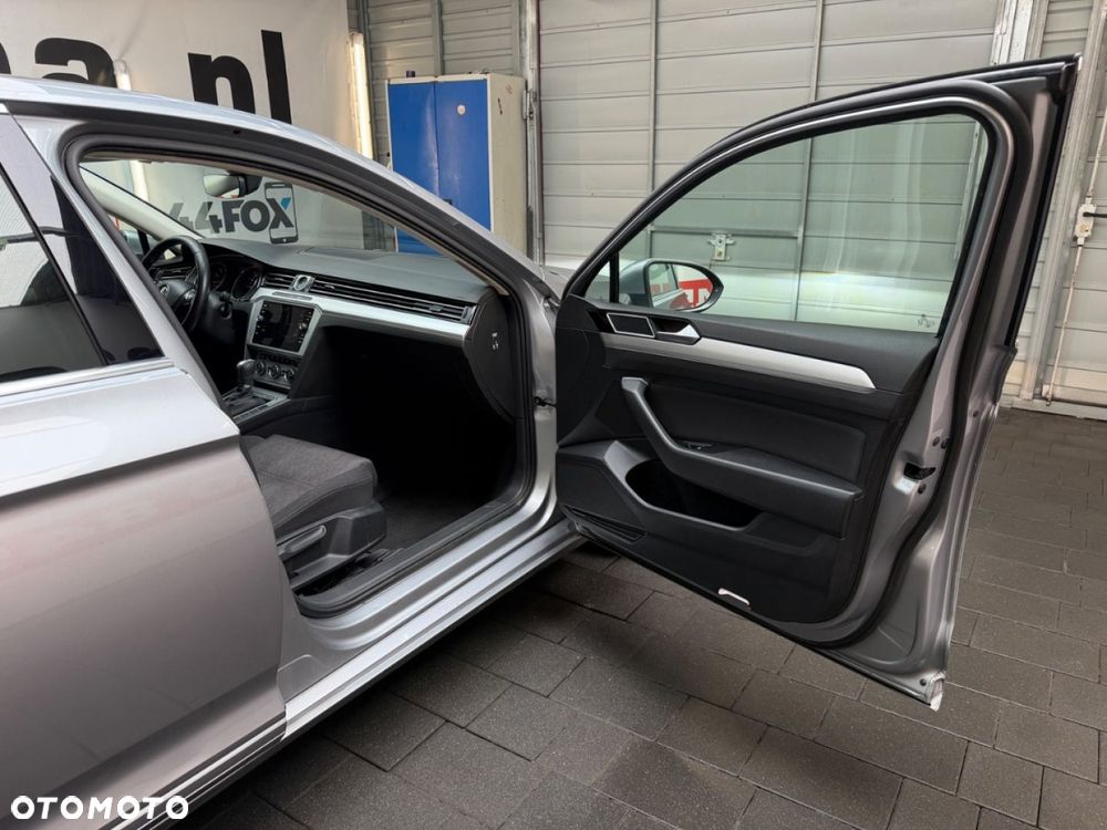 Volkswagen Passat - 36