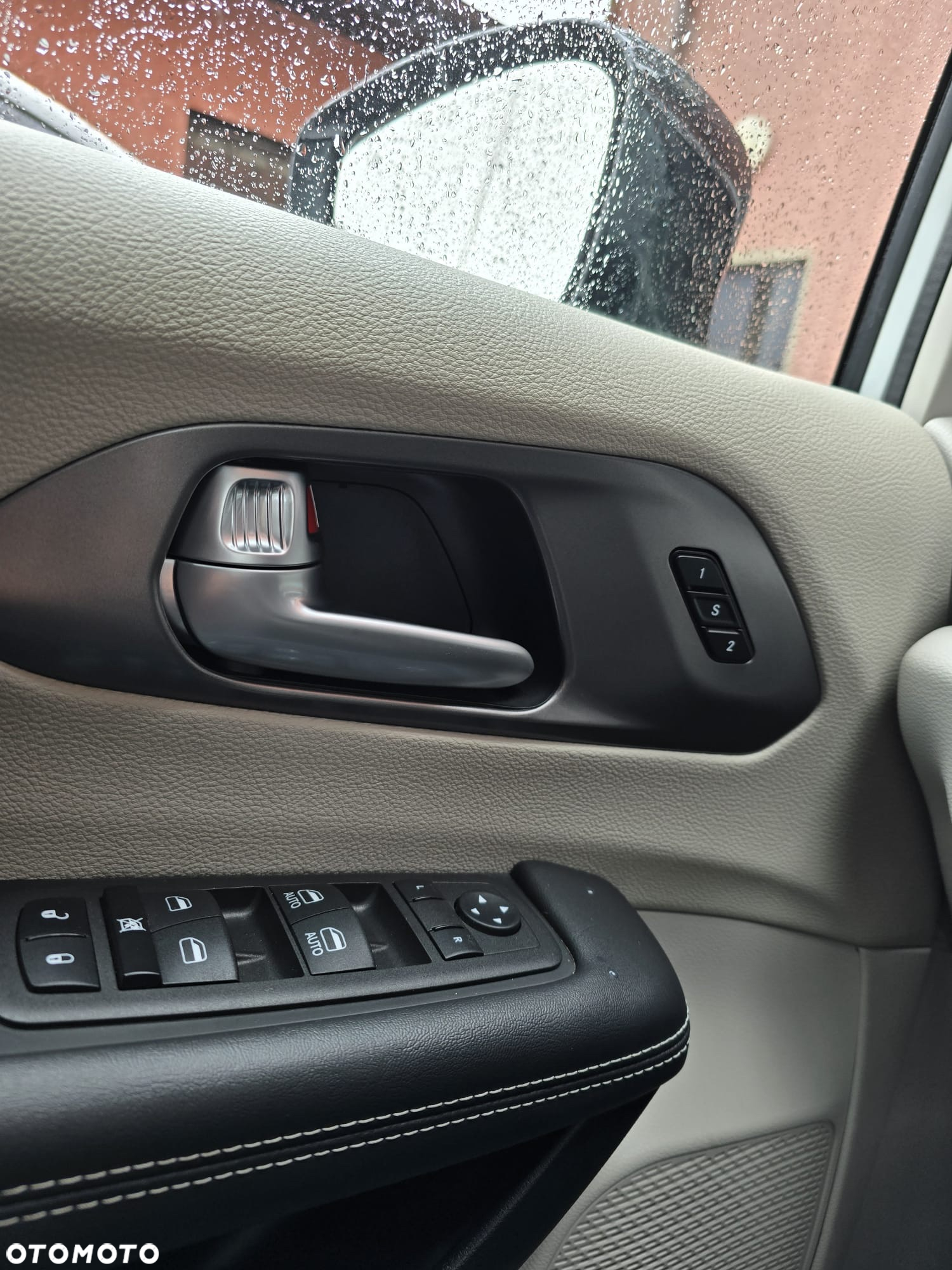 Chrysler Pacifica - 17