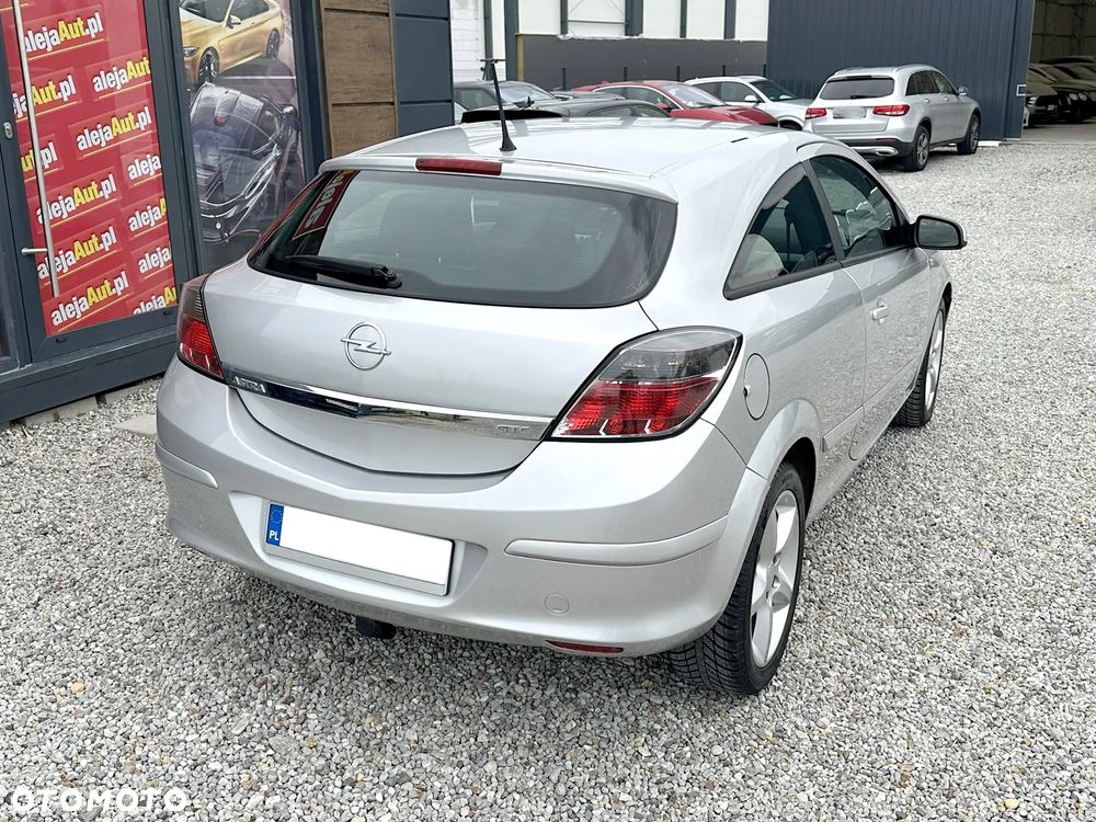 Opel Astra III GTC 1.7 CDTI Cosmo - 4