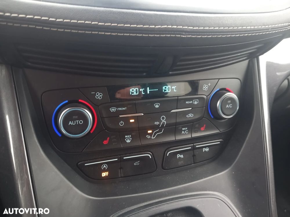 Ford Kuga 2.0 TDCi 4WD Powershift Vignale - 13