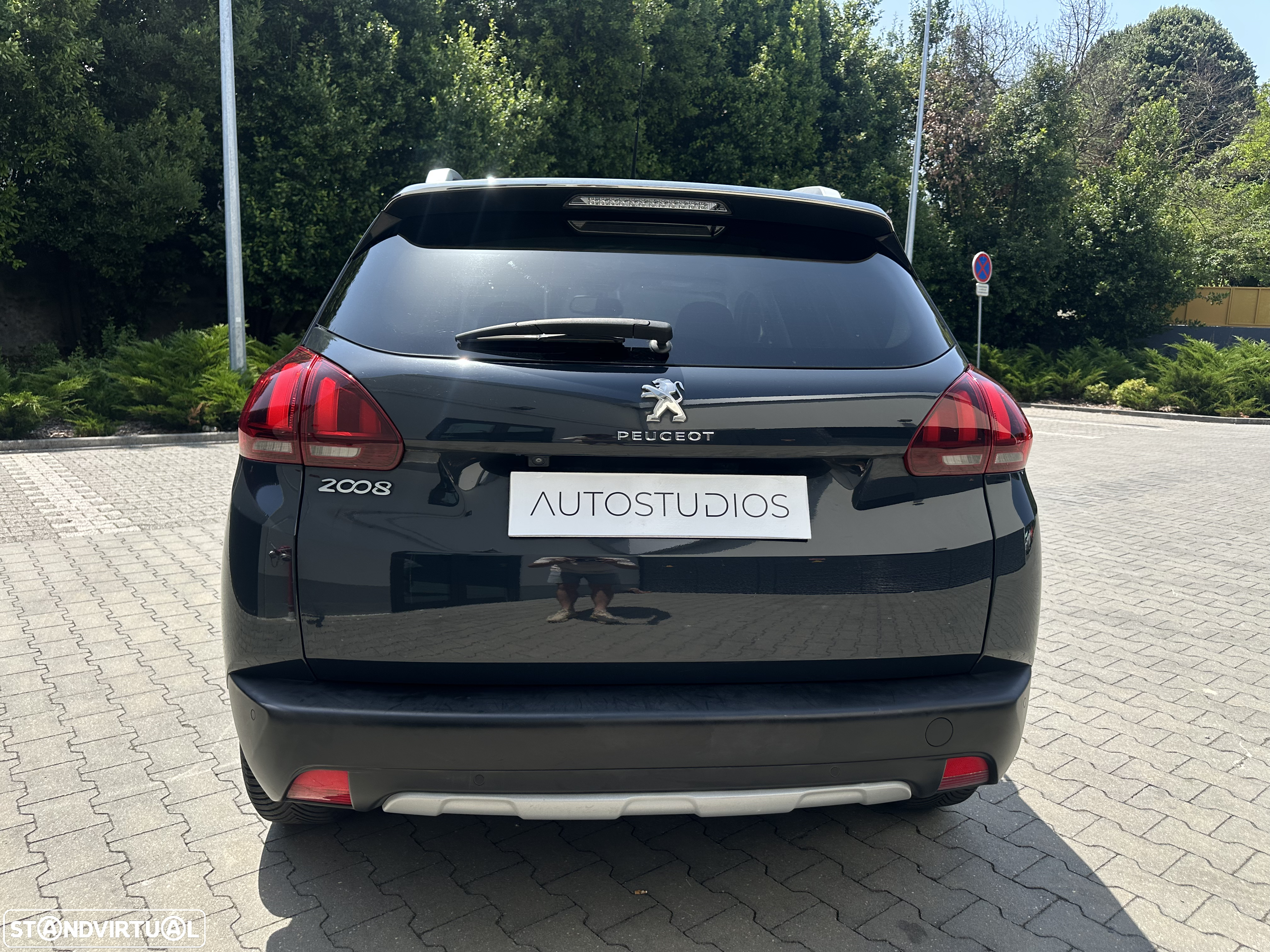 Peugeot 2008 1.2 PureTech Allure EAT6 - 8