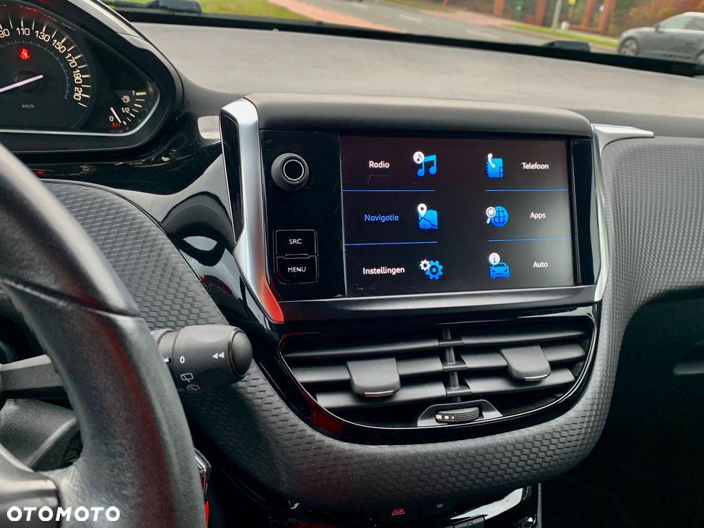 Peugeot 2008 1.2 Pure Tech Style EU6 - 24