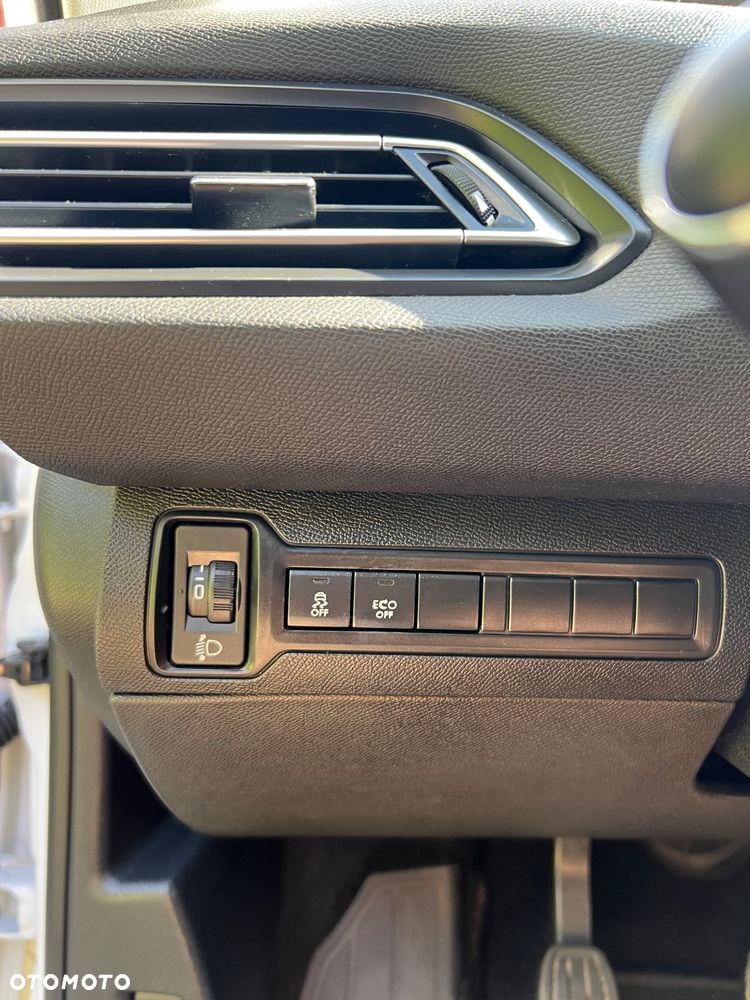 Peugeot 308 - 8