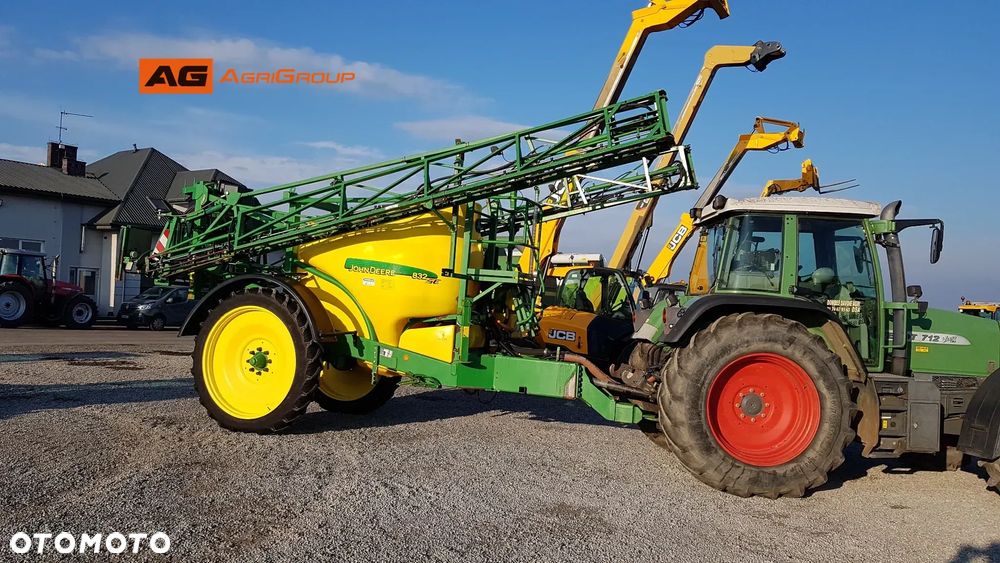 John Deere 832 - 1