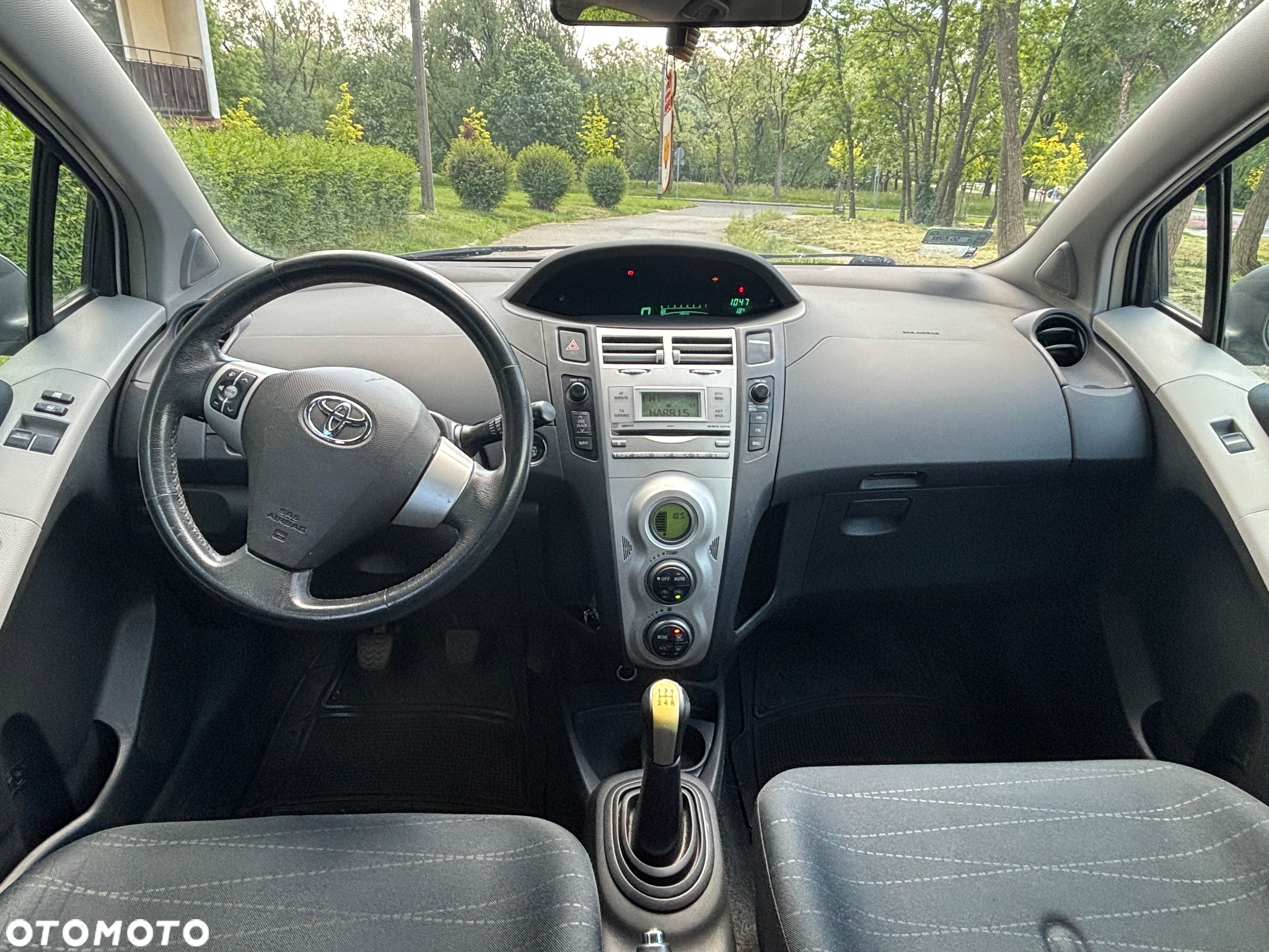 Toyota Yaris 1.3 - 22