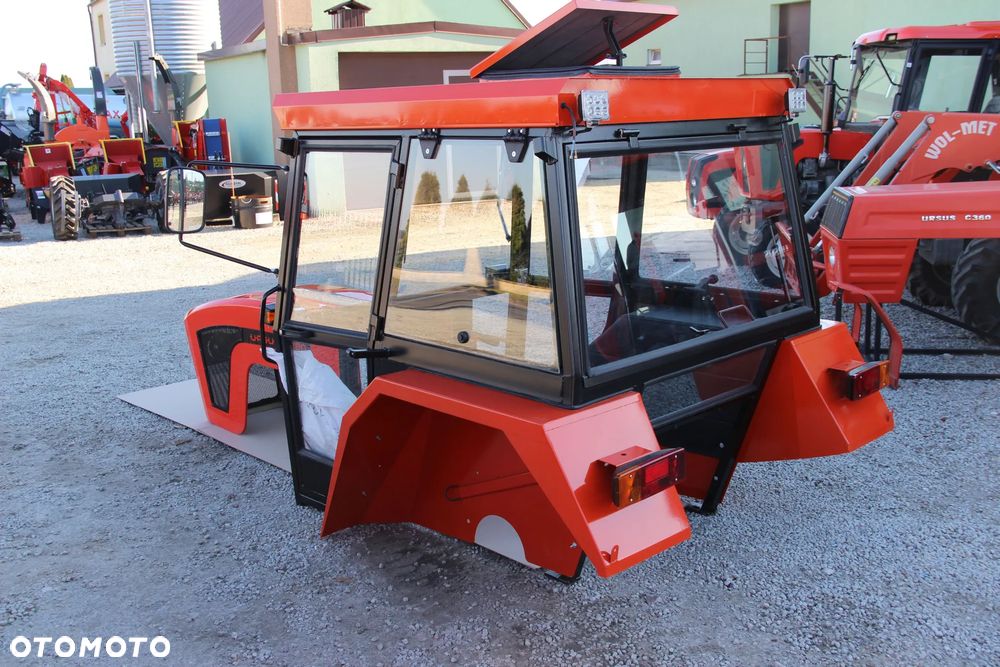 Kabina do ciągnika C-360 D-Lux z błotnikami + maska model Retro - 3