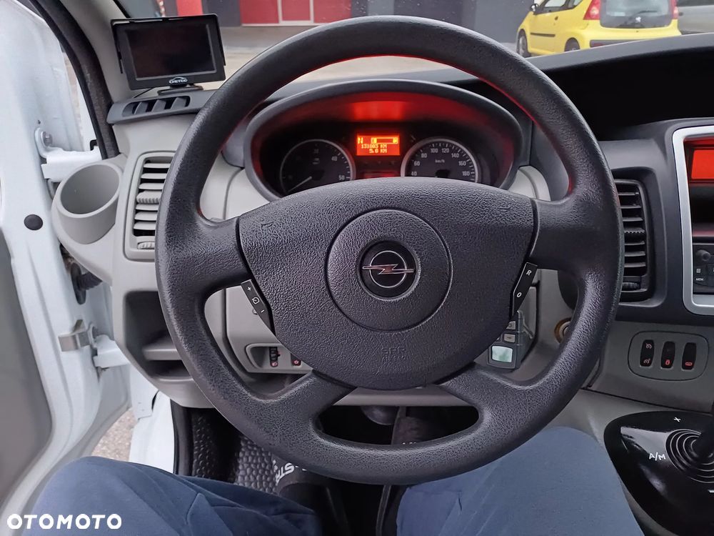 Opel Vivaro - 24