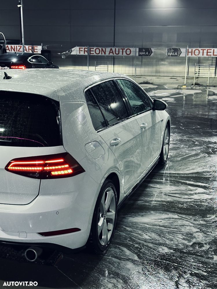 Volkswagen Golf - 18