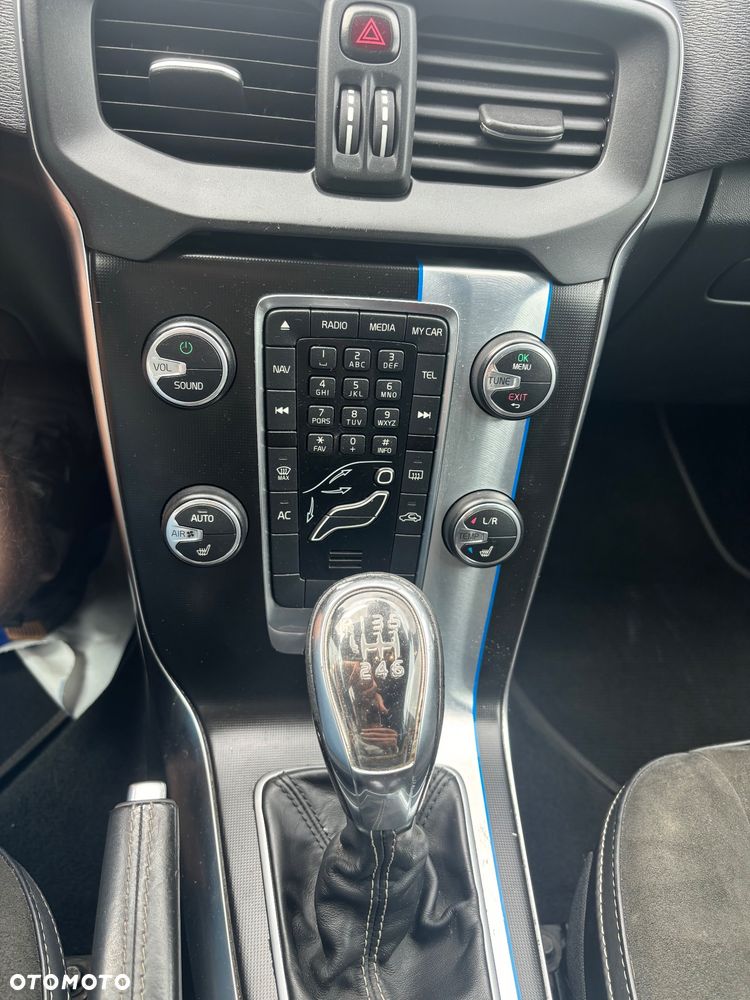 Volvo V40 D2 R-Design - 18