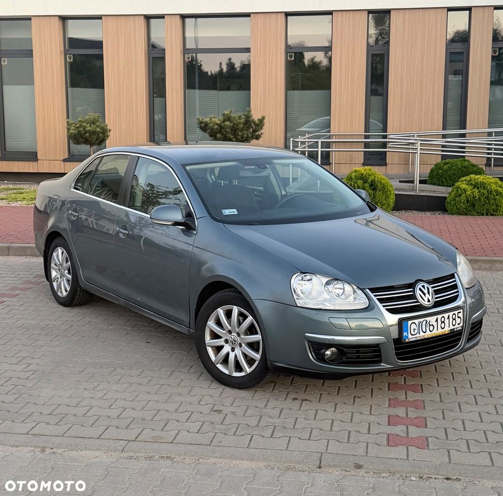 Volkswagen Jetta 1.6 FSI Comfortline - 17