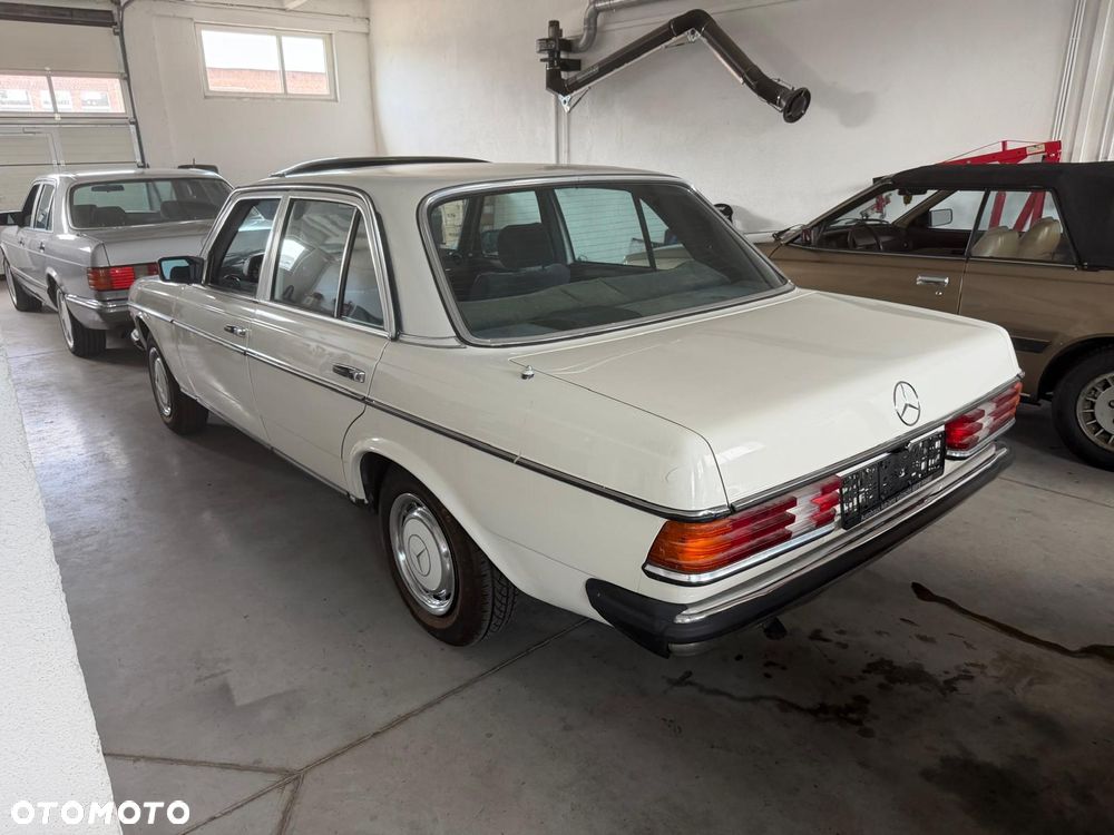 Mercedes-Benz W123 ver-260-se - 4