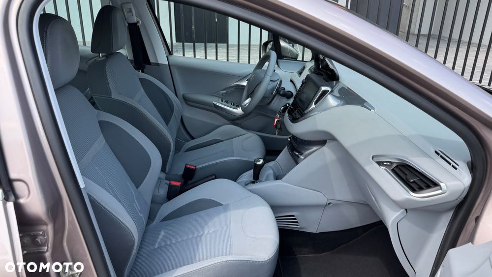 Peugeot 208 - 30