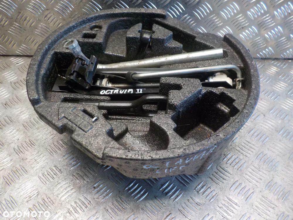 SKODA OCTAVIA II STYROPIAN BAGAŻNIKA ZESTAW NAPRAWCZY - 1