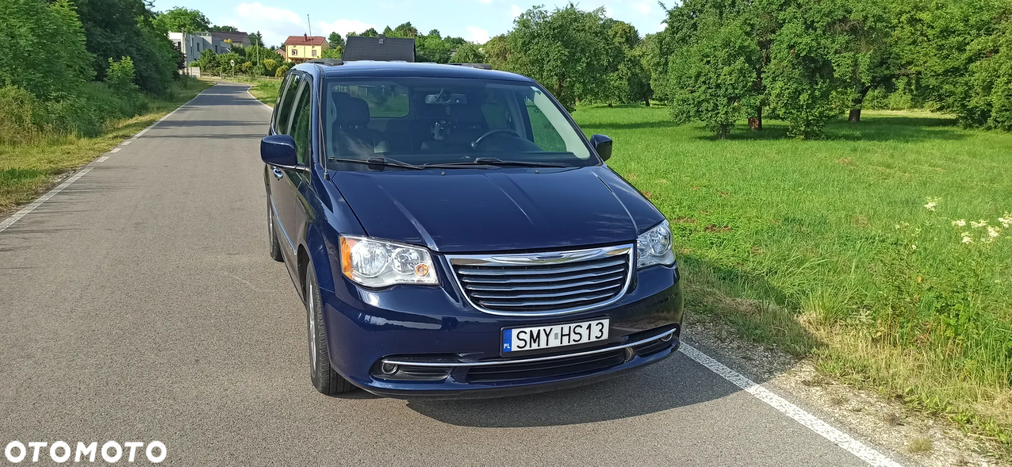 Chrysler Town & Country - 11