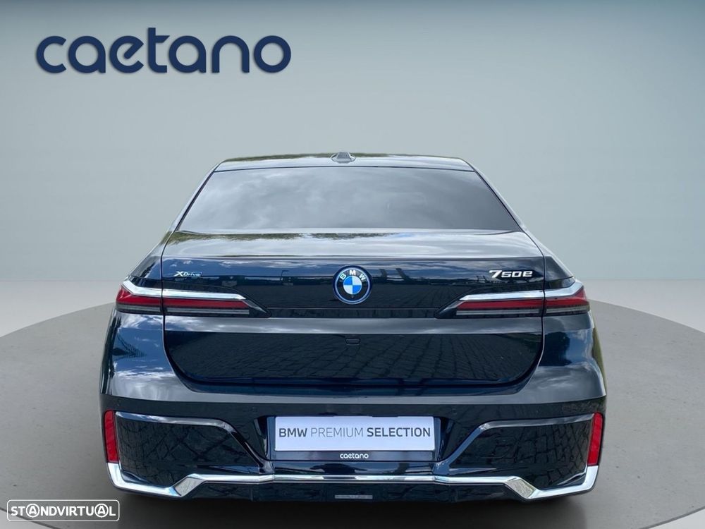 BMW 750 750e xDrive Pack Desportivo M - 26