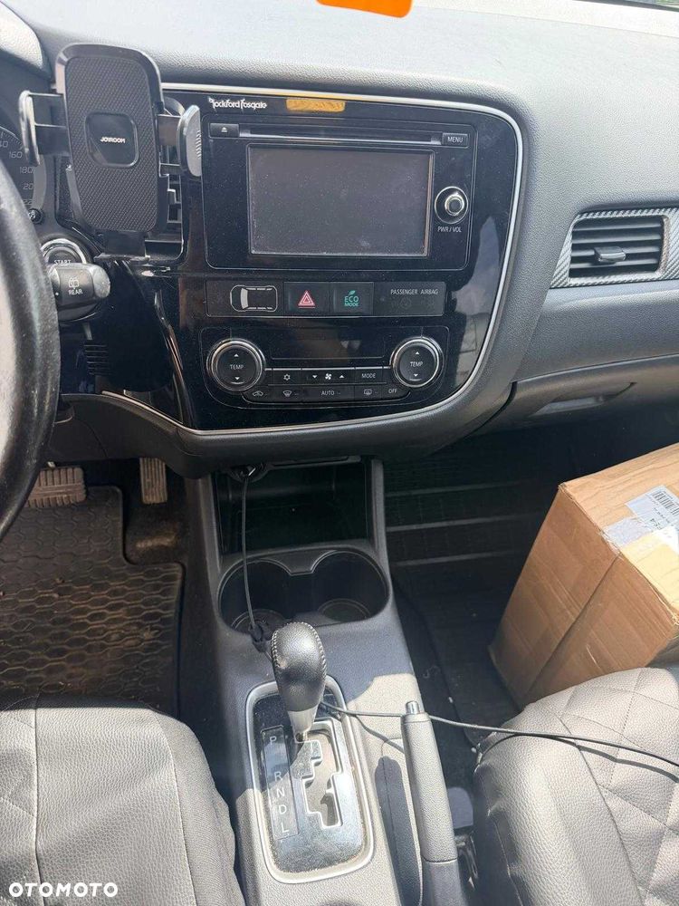 Mitsubishi Outlander - 7