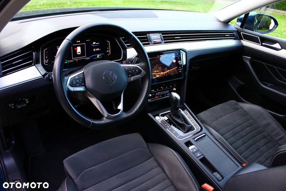Volkswagen Passat 2.0 TDI SCR DSG Elegance - 27