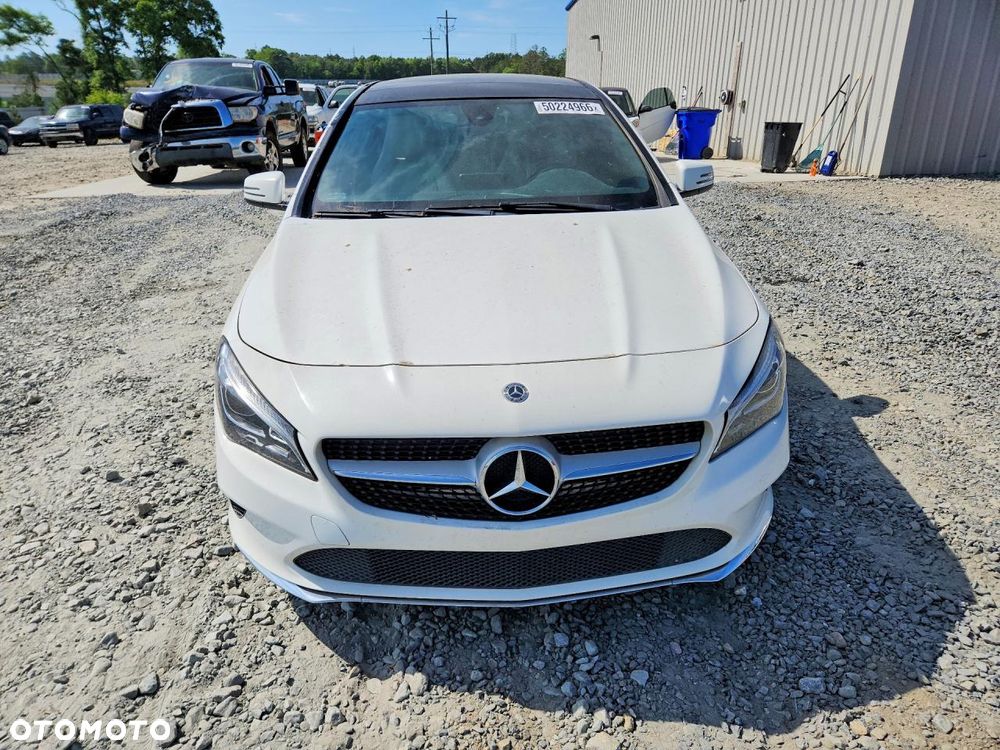 Mercedes-Benz CLA 250 4Matic 7G-DCT UrbanStyle Edition - 6