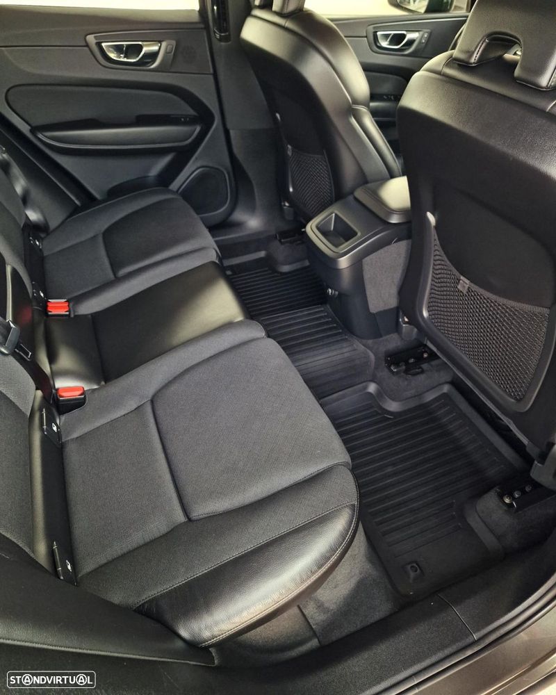 Volvo XC 60 2.0 D4 Momentum Geartronic - 23