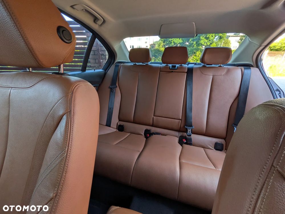 BMW Seria 3 328i Luxury Line - 29