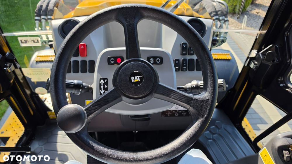 Caterpillar KOPARKO ŁADOWARKA CAT 432. 101 KONI. AUTOMATYCZNA SKRZYNIA BIEGÓW.  JOYSTICK. 3 ŁYŻKI. ROK PRODUKCJI 2023. KUPOWANA I ODBIERANA W 2024. BARDZO MAŁY PRZEBIEG JEDYNE 325 MTh. KLIMATYZACJA.  WEBASTO. STAN JAK FABRYCZNIE NOWA - 25
