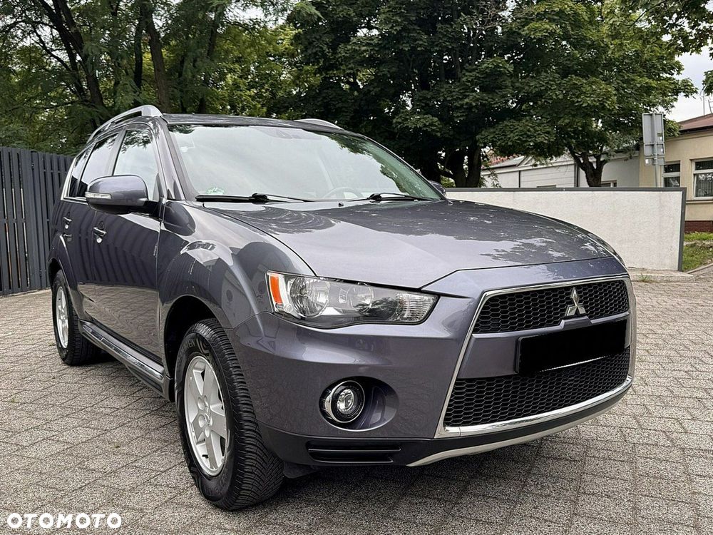 Mitsubishi Outlander - 2