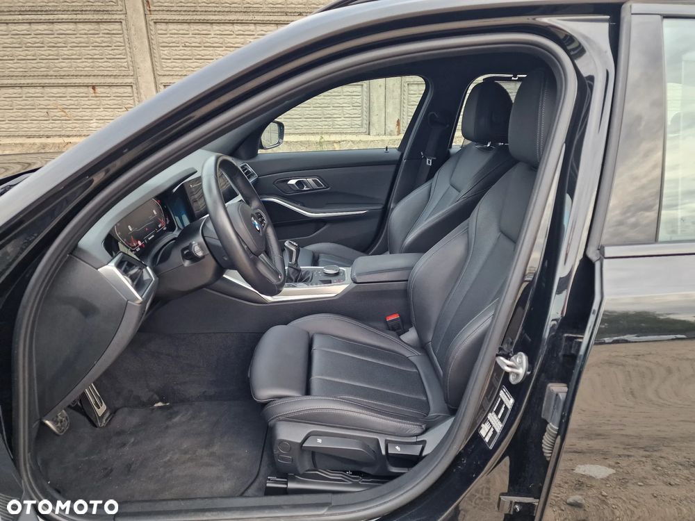 BMW Seria 3 318i M Sport - 10
