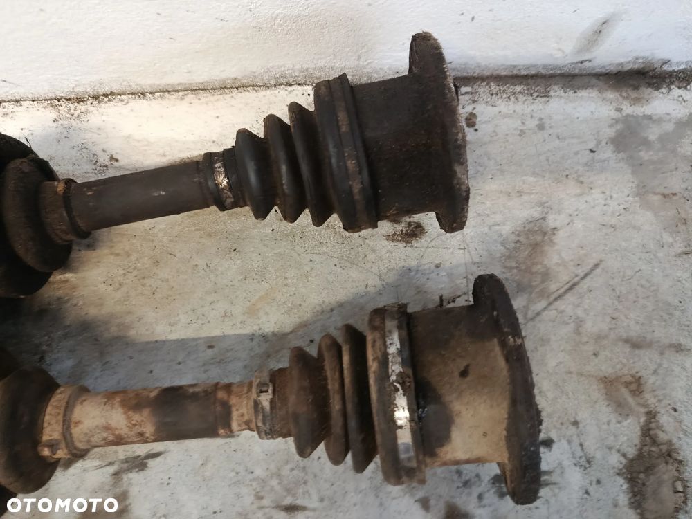 Półoś półosie prawa lewa Nissan terrano 1 - 3