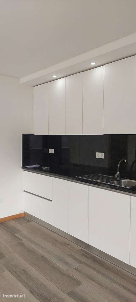 Andar Moradia T2 com Box - Grande imagem: 2/13