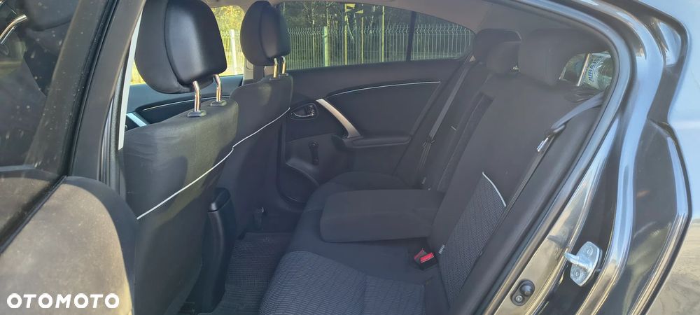 Toyota Avensis 1.8 Active - 12