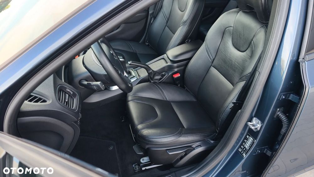 Volvo V40 D3 Momentum - 23