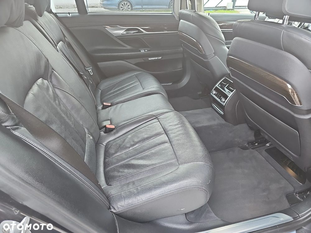 BMW Seria 7 740Le xDrive iPerformance - 22