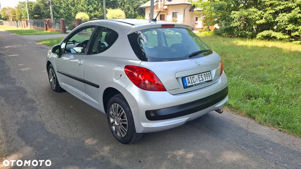 Peugeot 207 1.4 16V Trendy - 3
