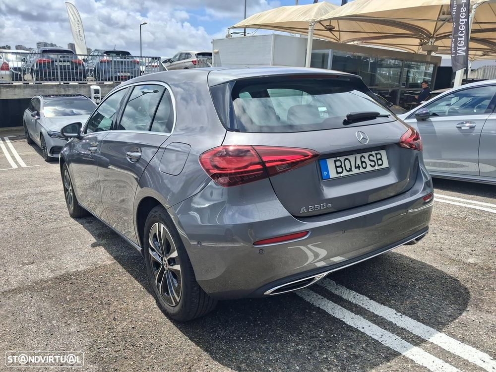 Mercedes-Benz A 250 e AMG Line - 8