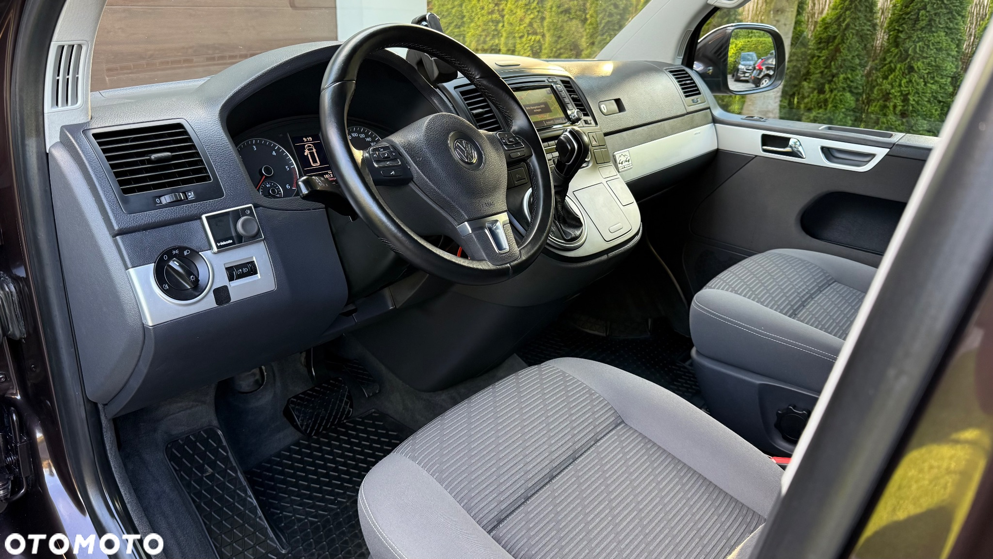 Volkswagen Multivan - 30