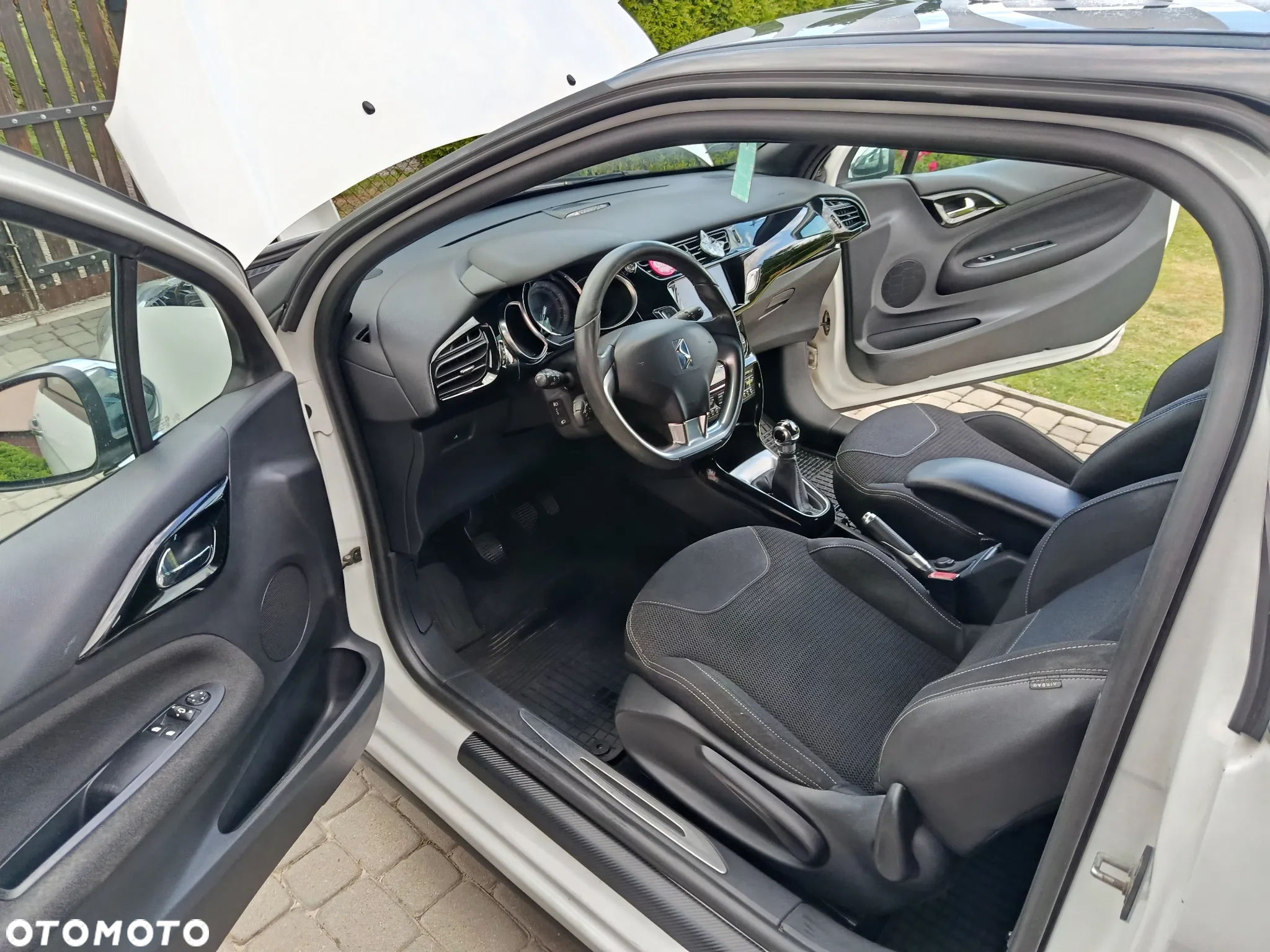 Citroën DS3 HDi 90 FAP SoChic - 16