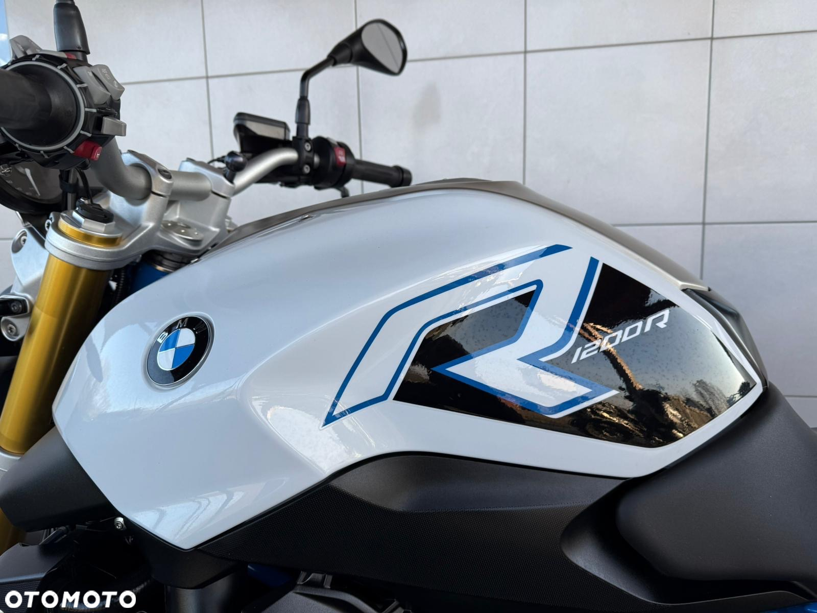 BMW R - 8