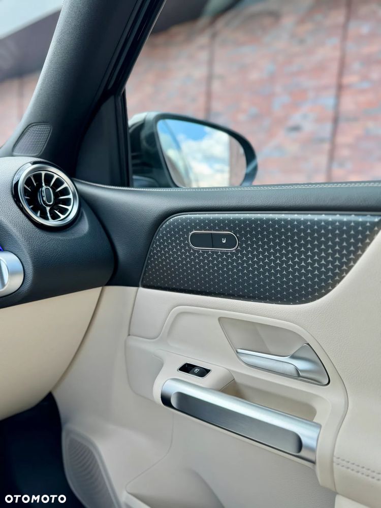 Mercedes-Benz GLB - 17