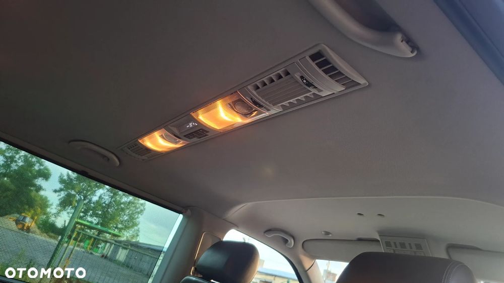 Volkswagen Caravelle - 29