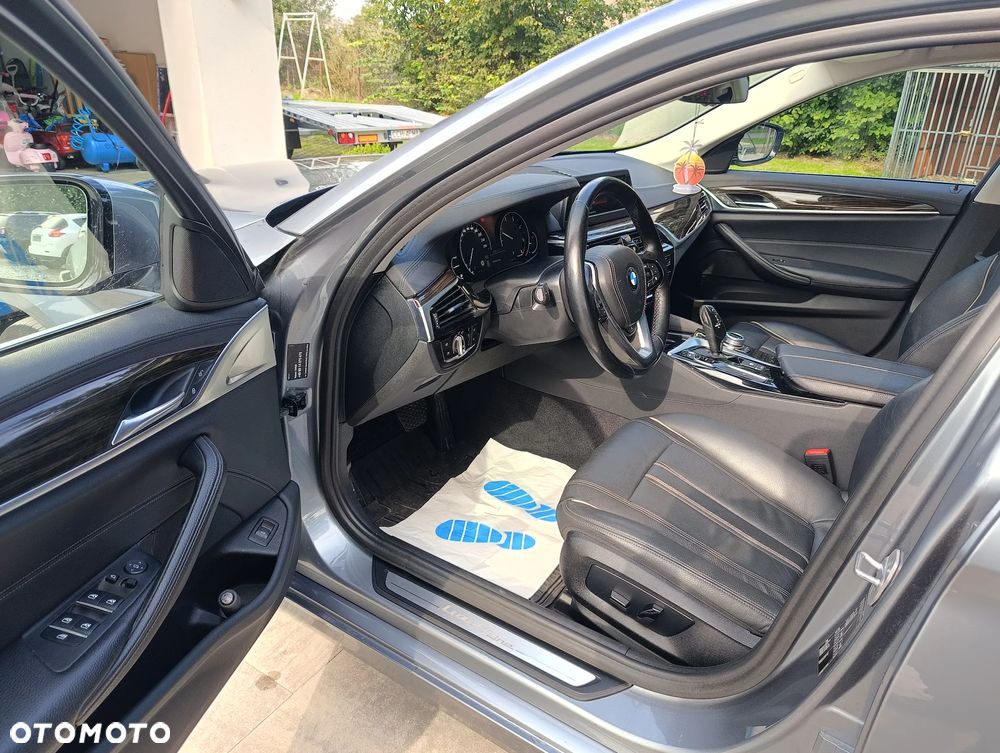 BMW Seria 5 525d Touring Luxury Line - 10