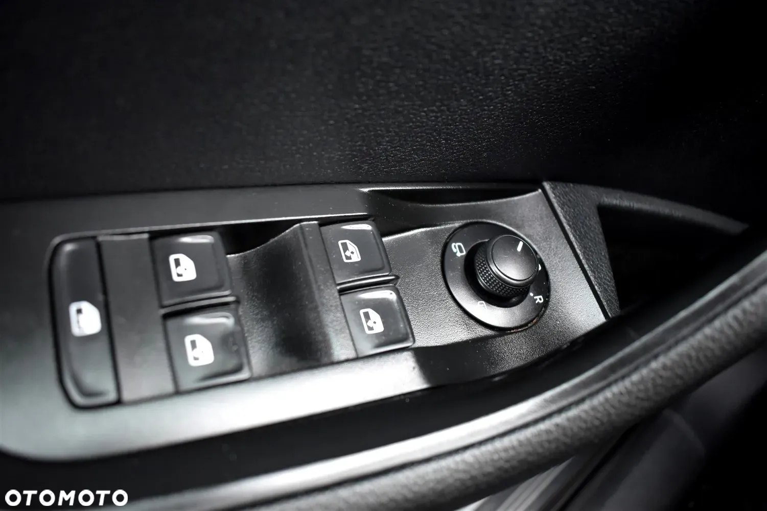 Skoda Superb Combi 2.0 TDI DSG Ambition - 27
